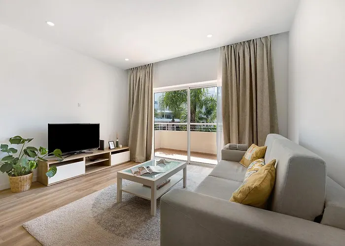 アパート Mos - *