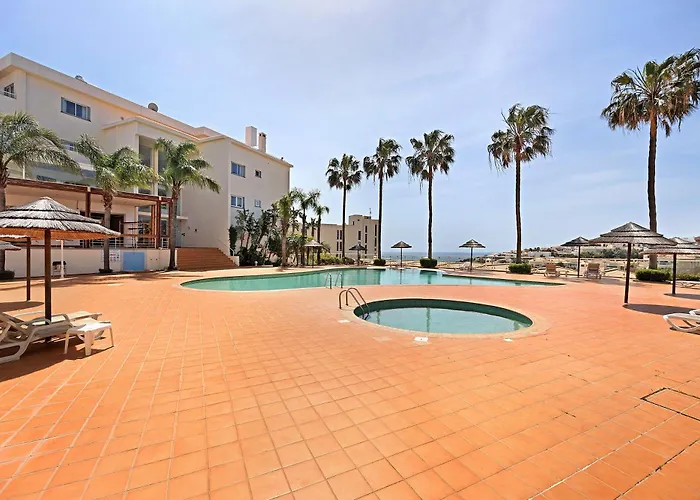 アパート Mos - *