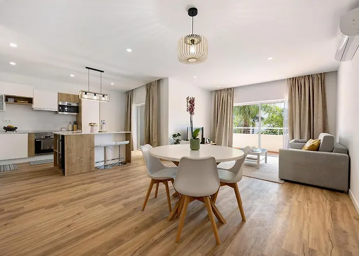 アパート Mos - *